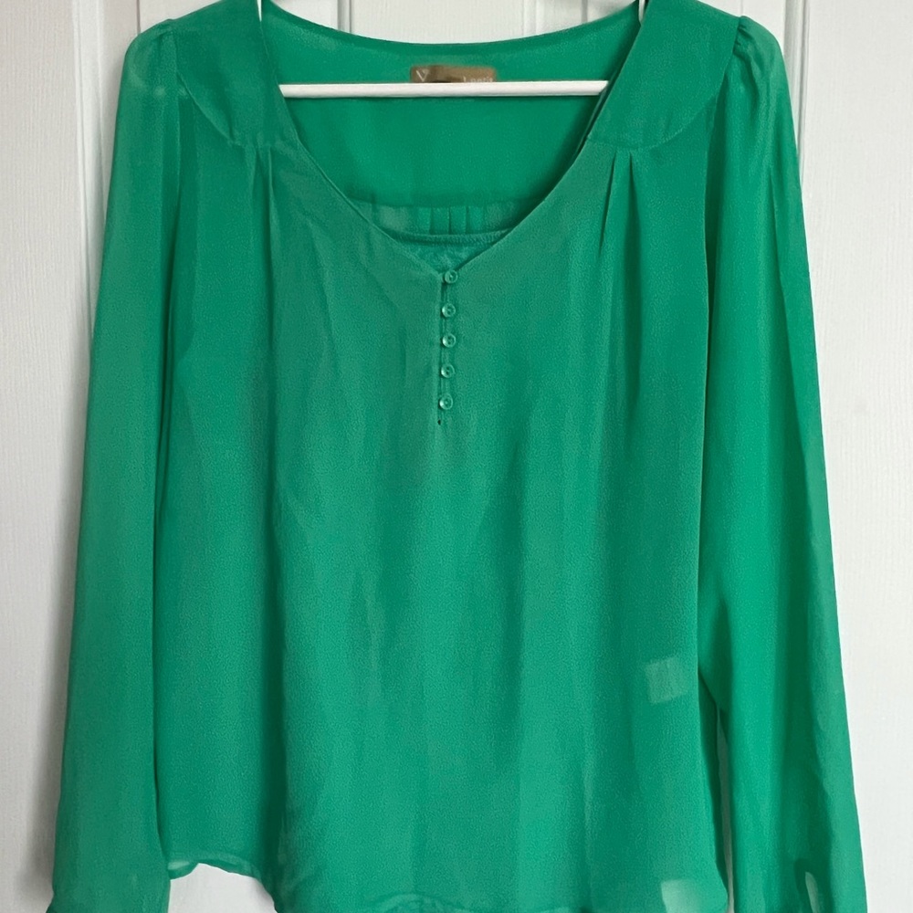 ☀️ Green long sleeve flowy top
